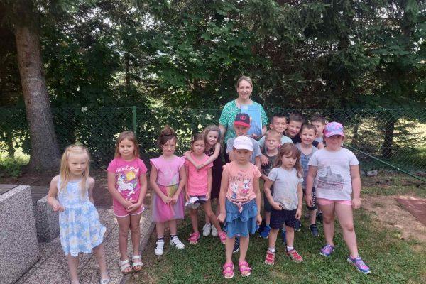 Rastem s pravljico – zaključek v vrtcu pri OŠ Knežak
