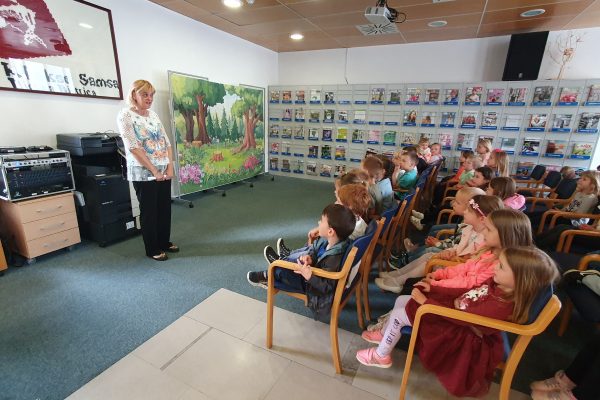 Zaključna prireditev predšolske bralne značke Beremo z zajčkom Maksijem